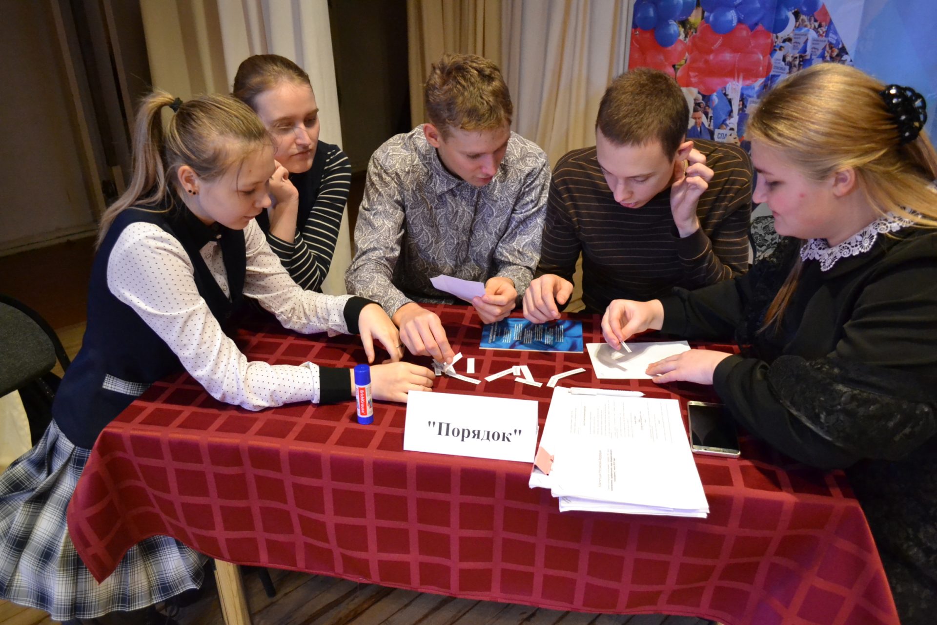 18 среди взрослых